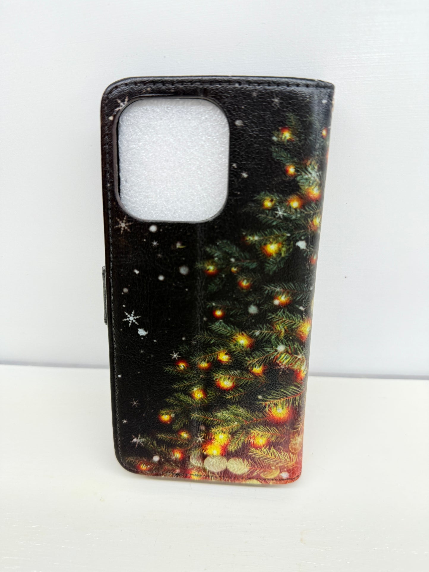 iPhone 16 Pro Cover - Christmas Theme 1