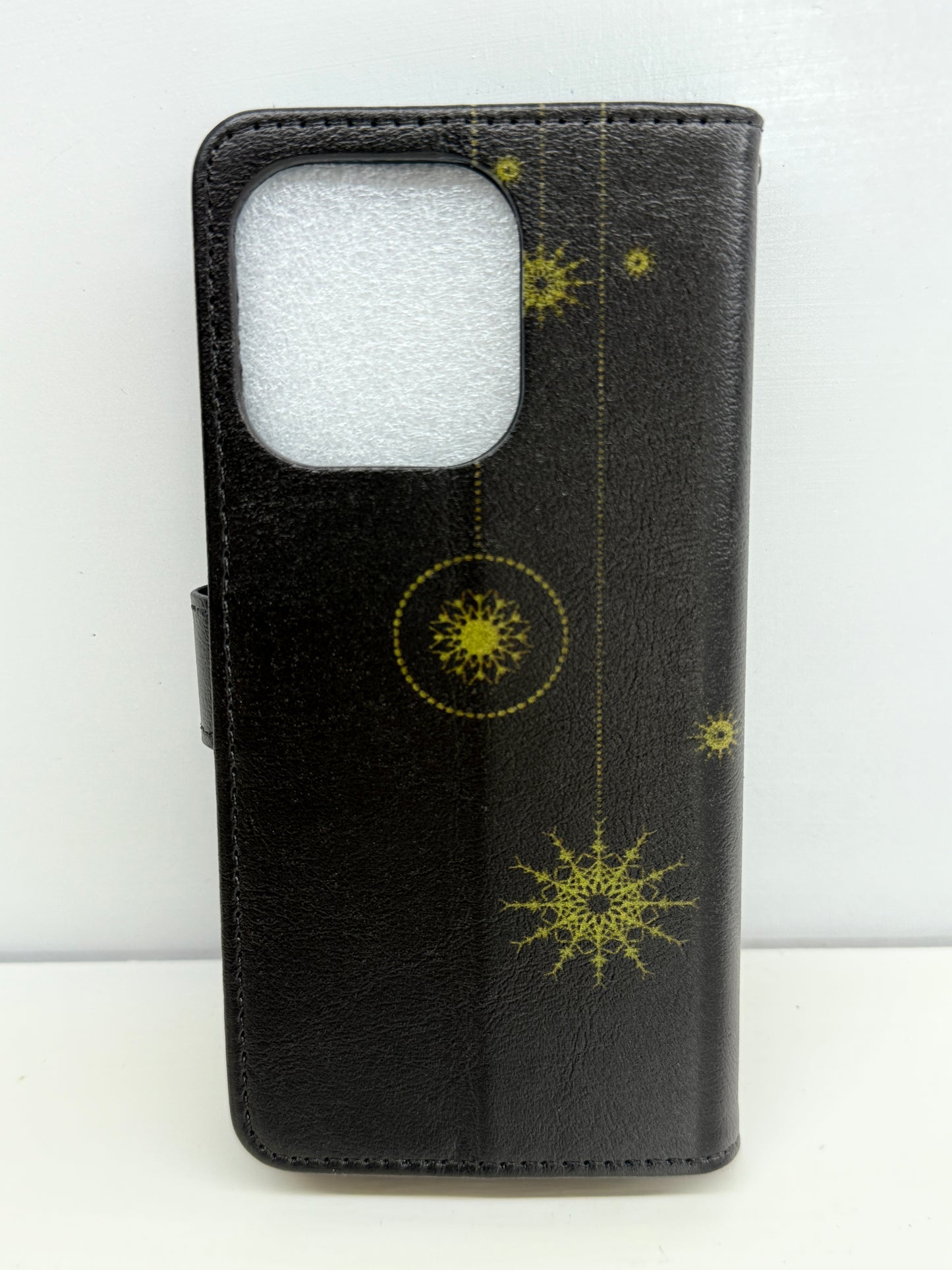 iPhone 16 Pro Cover - Christmas Theme 3